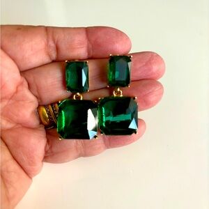 EMERALD GLASS DANGLE EARRINGS